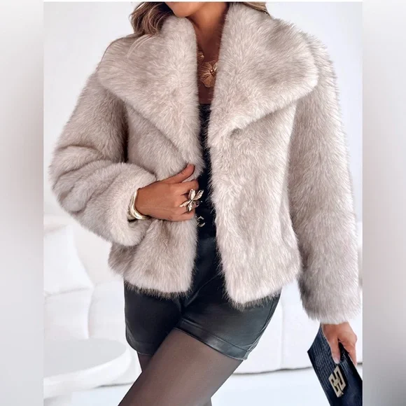 ✨ Faux Fur LUXE Cropped Jacket Khaki Crystal Accent Glam Luxe Sz S NWOT✨ - Picture 3 of 7